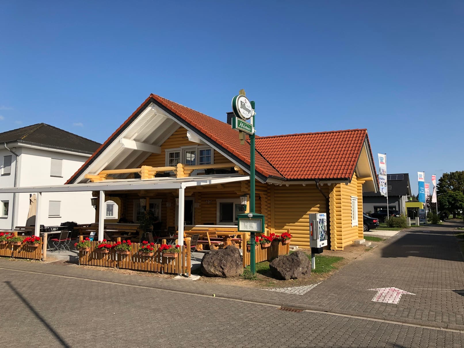 Das Holzhaus, Restaurant im Musterhauszentrum Mülheim-Kärlich, mit Terrasse